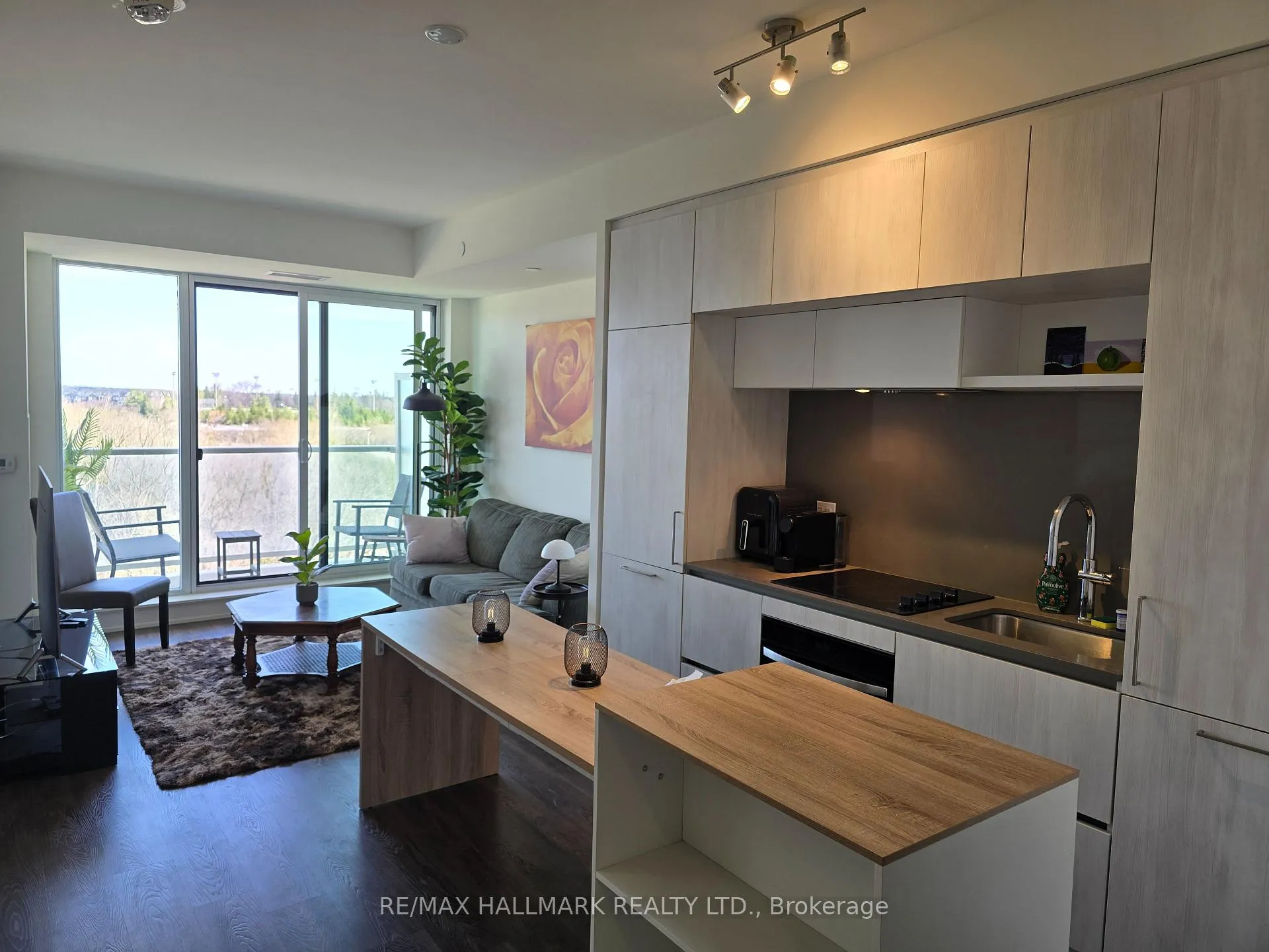 Photo 8 of Unit 707, 6 David Eyer Road, Richmond Hill, Rural Richmond Hill — HOMEH
