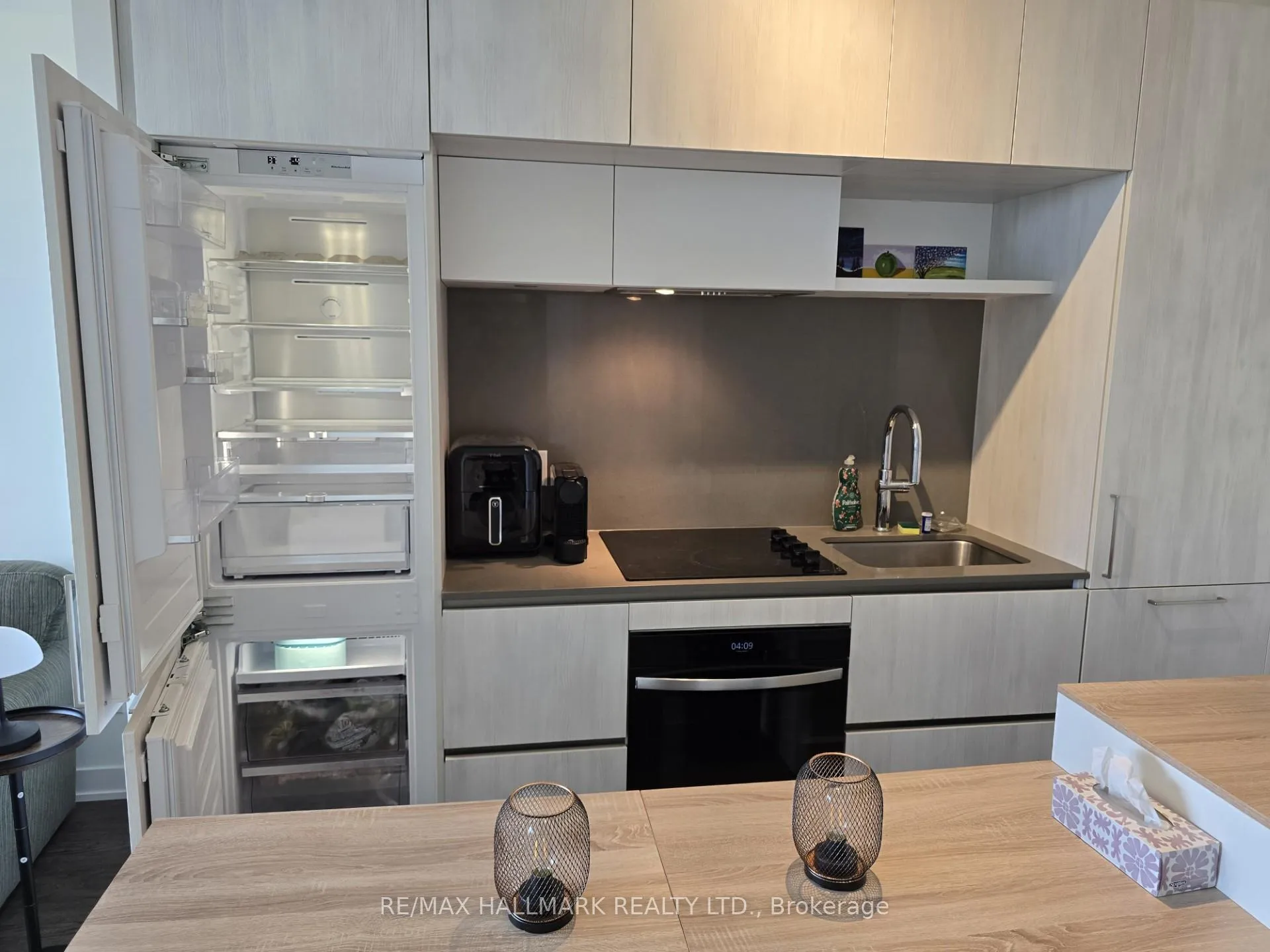 Photo 10 of Unit 707, 6 David Eyer Road, Richmond Hill, Rural Richmond Hill — HOMEH