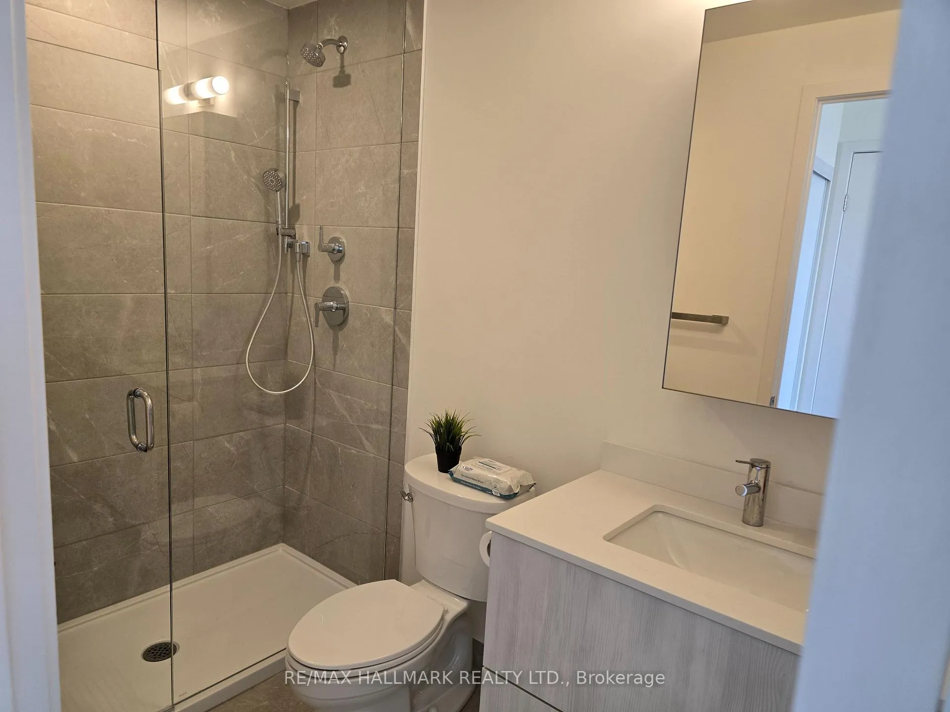 Photo 12 of Unit 707, 6 David Eyer Road, Richmond Hill, Rural Richmond Hill — HOMEH