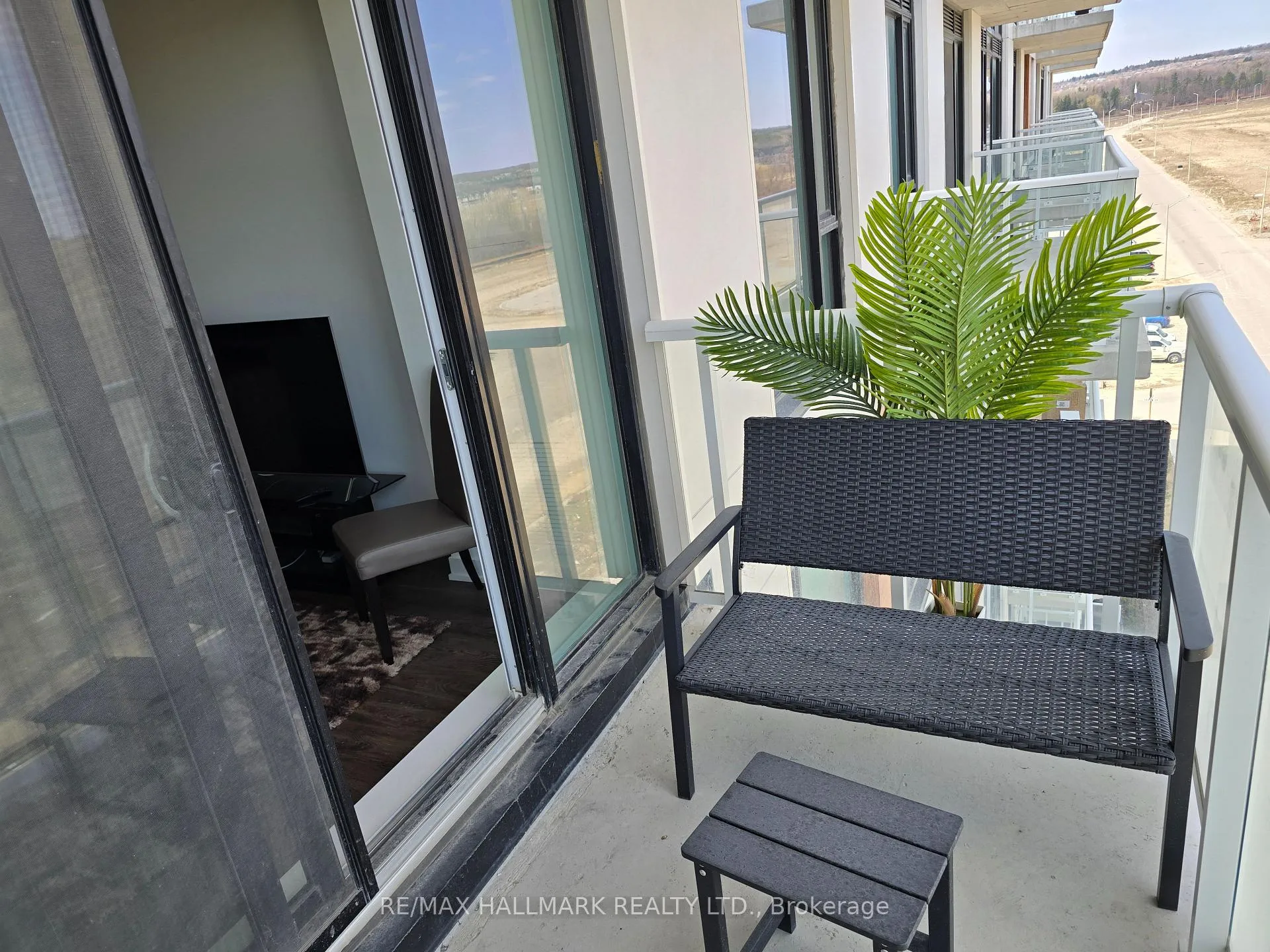 Photo 15 of Unit 707, 6 David Eyer Road, Richmond Hill, Rural Richmond Hill — HOMEH