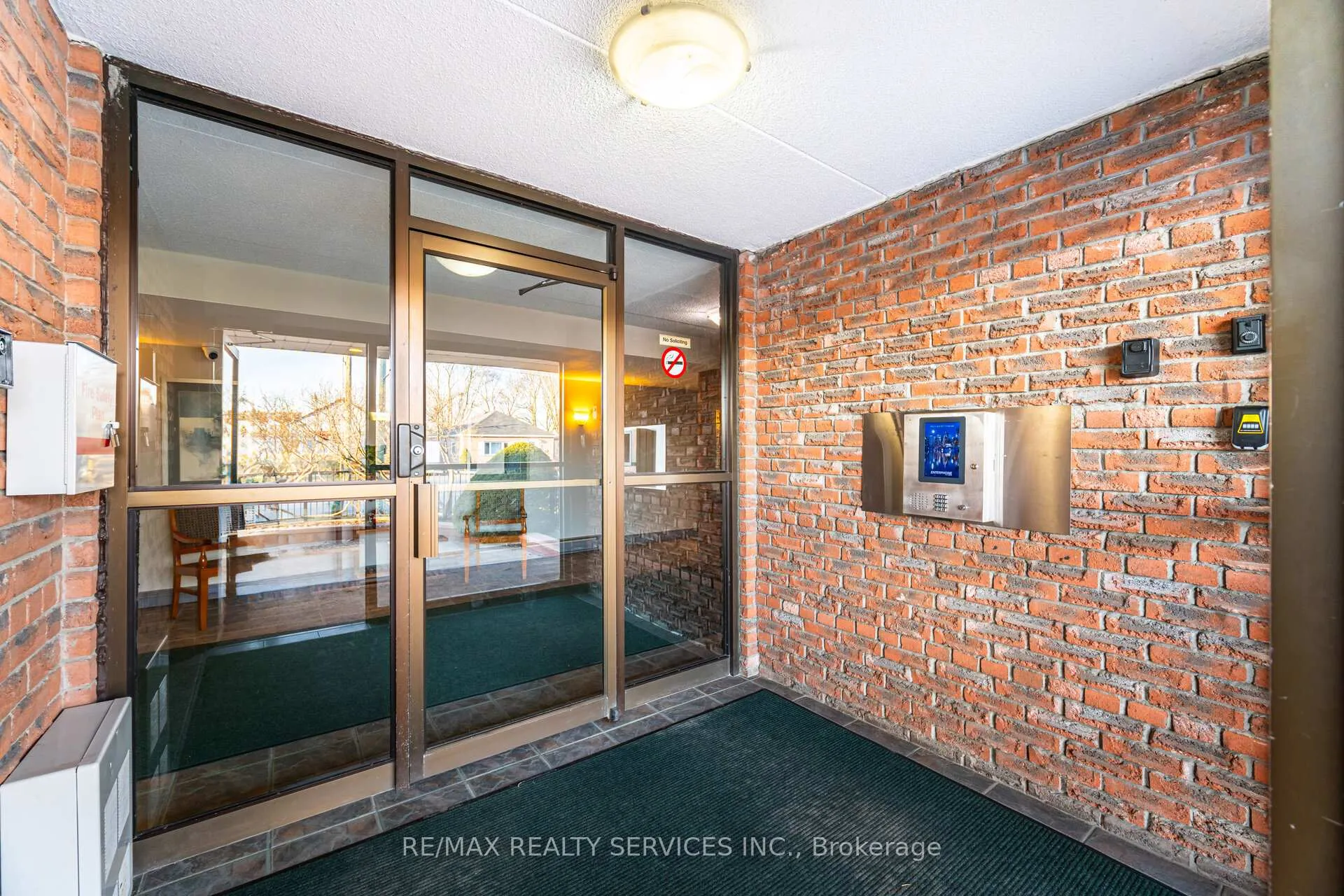 Photo 2 of Unit 105, 580 Mary Street E, Whitby, Downtown Whitby — HOMEH