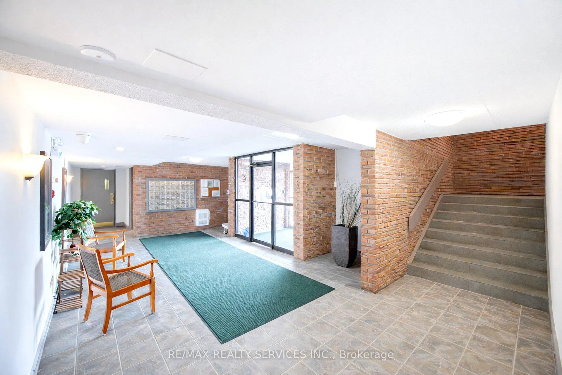 Photo 4 of Unit 105, 580 Mary Street E, Whitby, Downtown Whitby — HOMEH