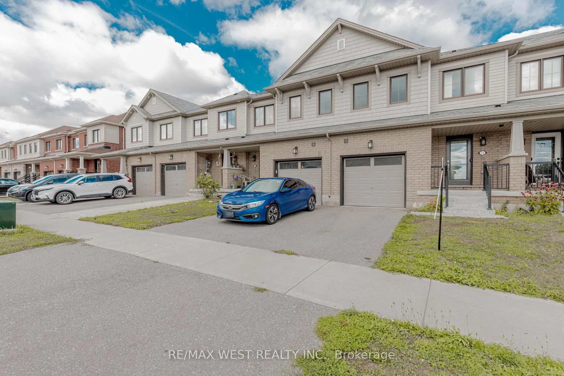 Photo 2 of 74 Pagebrook Crescent, Hamilton, Stoney Creek Mountain — HOMEH