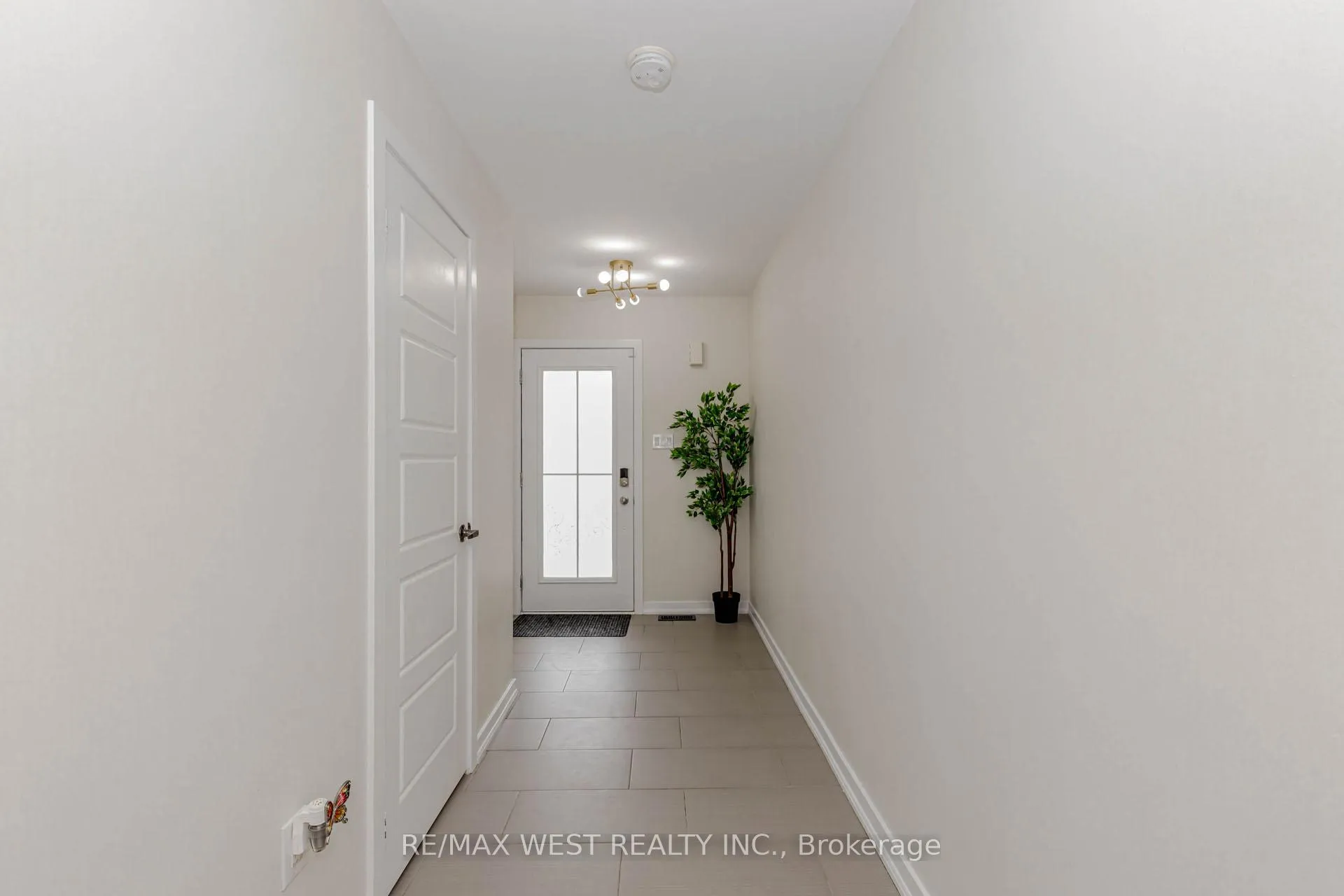 Photo 5 of 74 Pagebrook Crescent, Hamilton, Stoney Creek Mountain — HOMEH