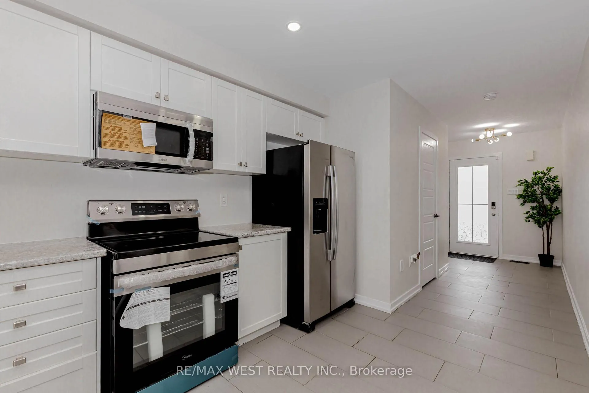 Photo 6 of 74 Pagebrook Crescent, Hamilton, Stoney Creek Mountain — HOMEH