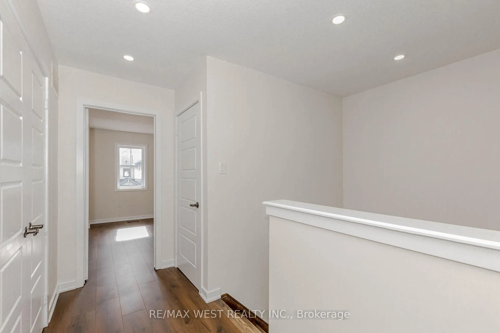 Photo 15 of 74 Pagebrook Crescent, Hamilton, Stoney Creek Mountain — HOMEH