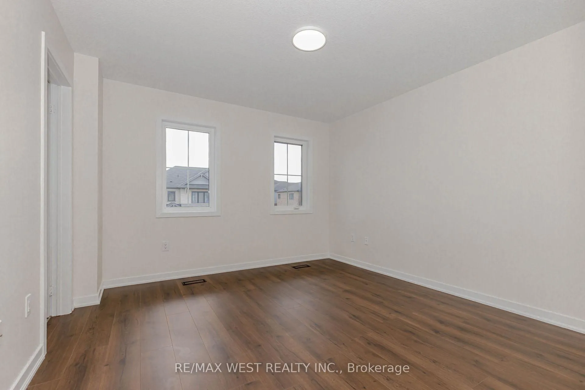 Photo 16 of 74 Pagebrook Crescent, Hamilton, Stoney Creek Mountain — HOMEH