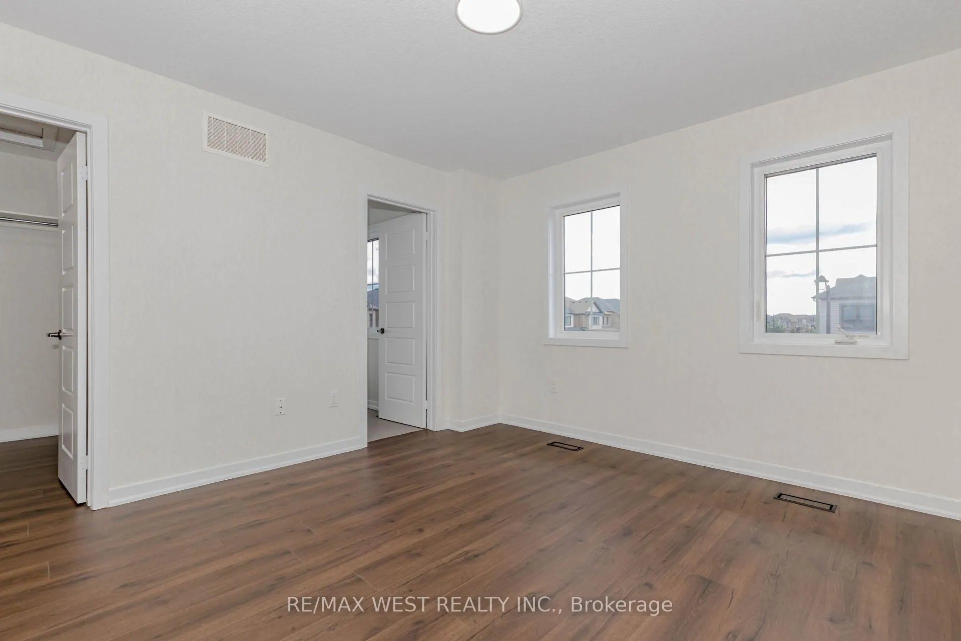 Photo 17 of 74 Pagebrook Crescent, Hamilton, Stoney Creek Mountain — HOMEH