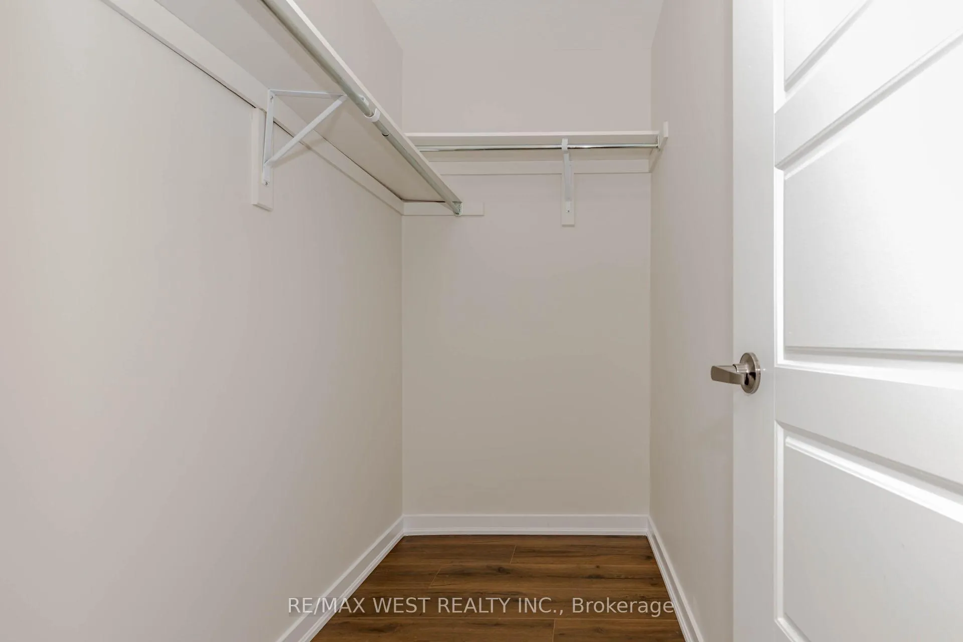 Photo 19 of 74 Pagebrook Crescent, Hamilton, Stoney Creek Mountain — HOMEH