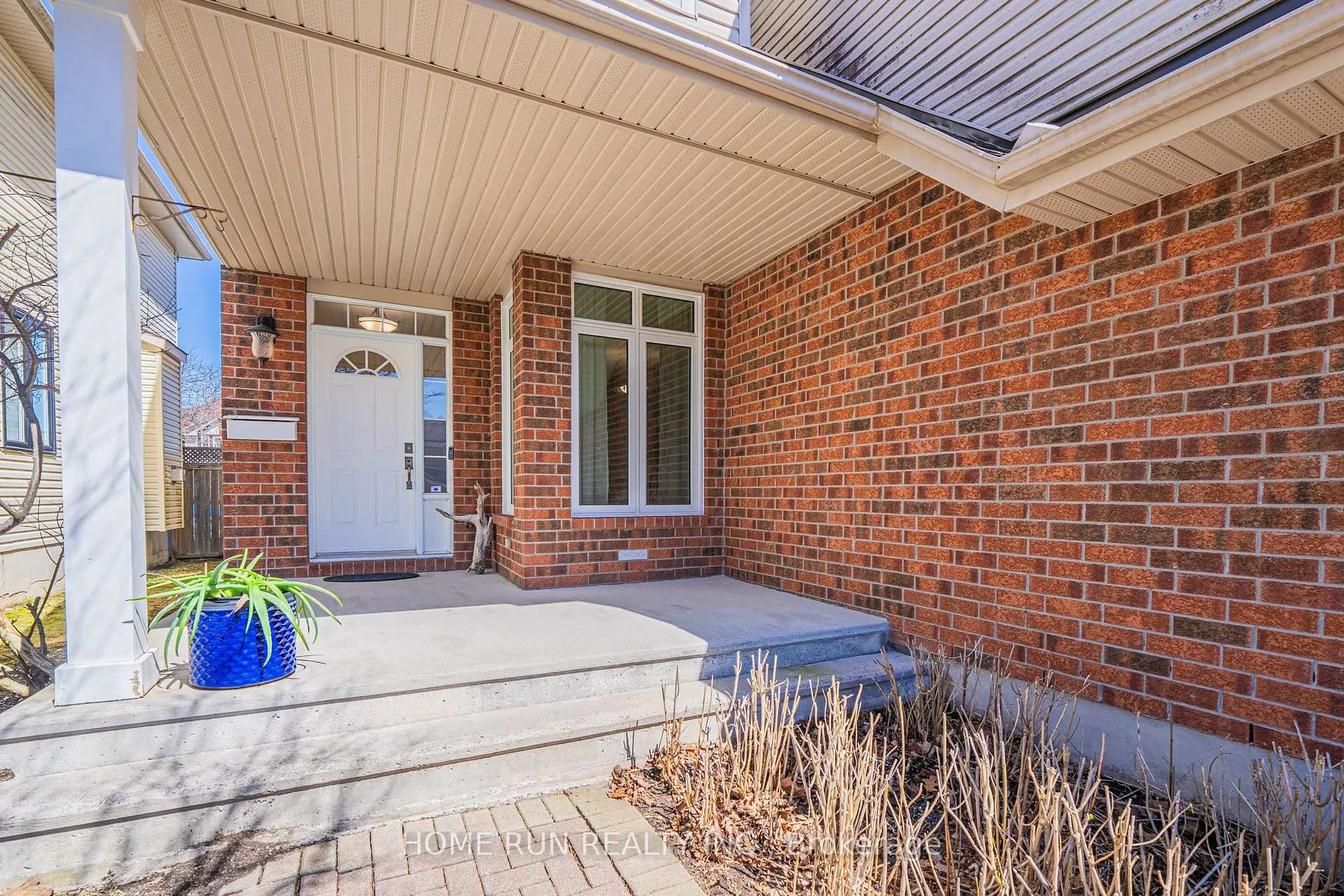Photo 2 of 5 Thunderbird Crescent, Ottawa, Kanata - Bridlewood — HOMEH