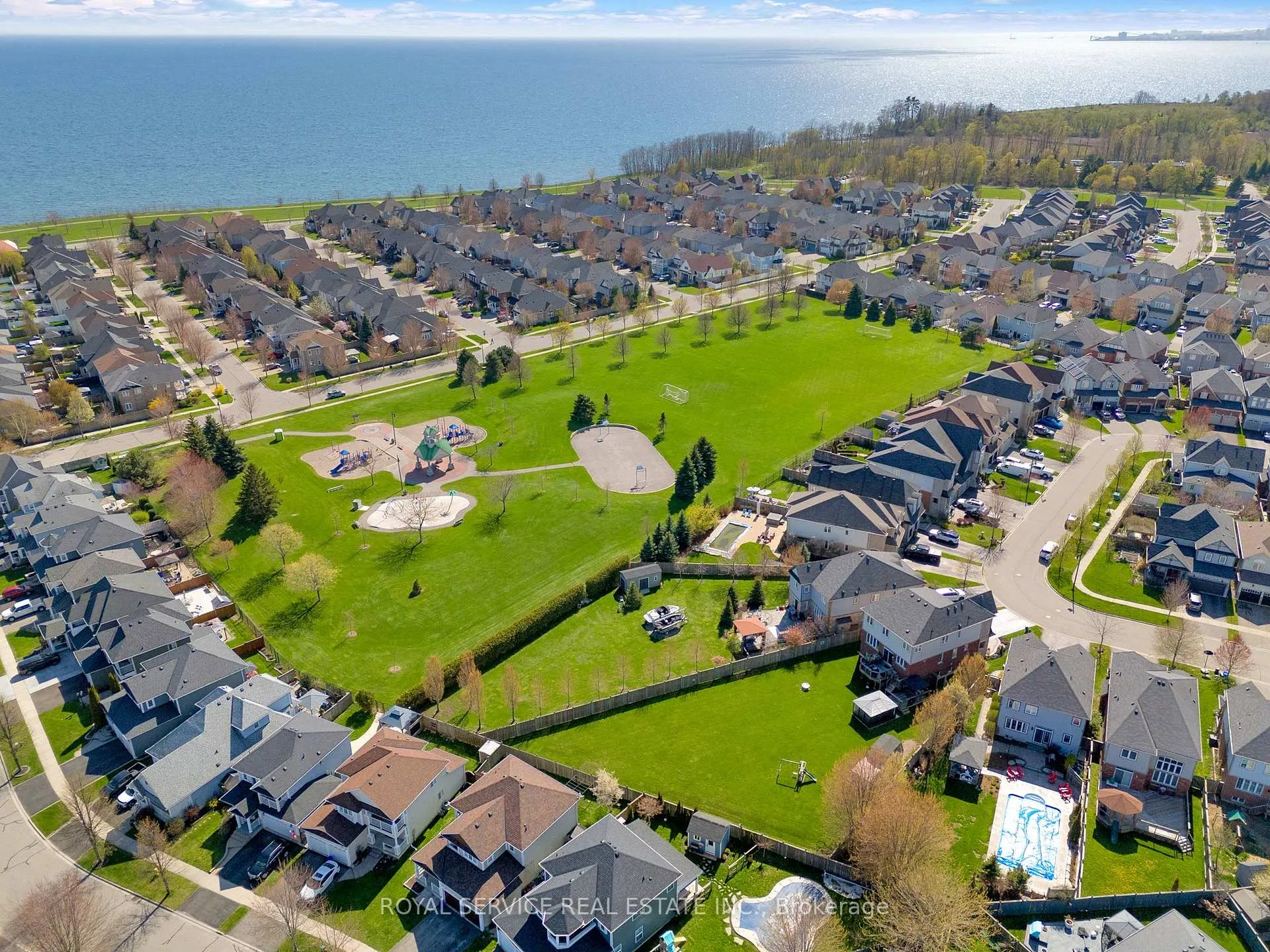 Photo 3 of 35 Alldread Crescent, Clarington, Newcastle — HOMEH