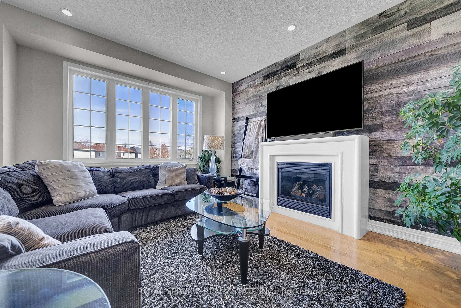 Photo 6 of 35 Alldread Crescent, Clarington, Newcastle — HOMEH