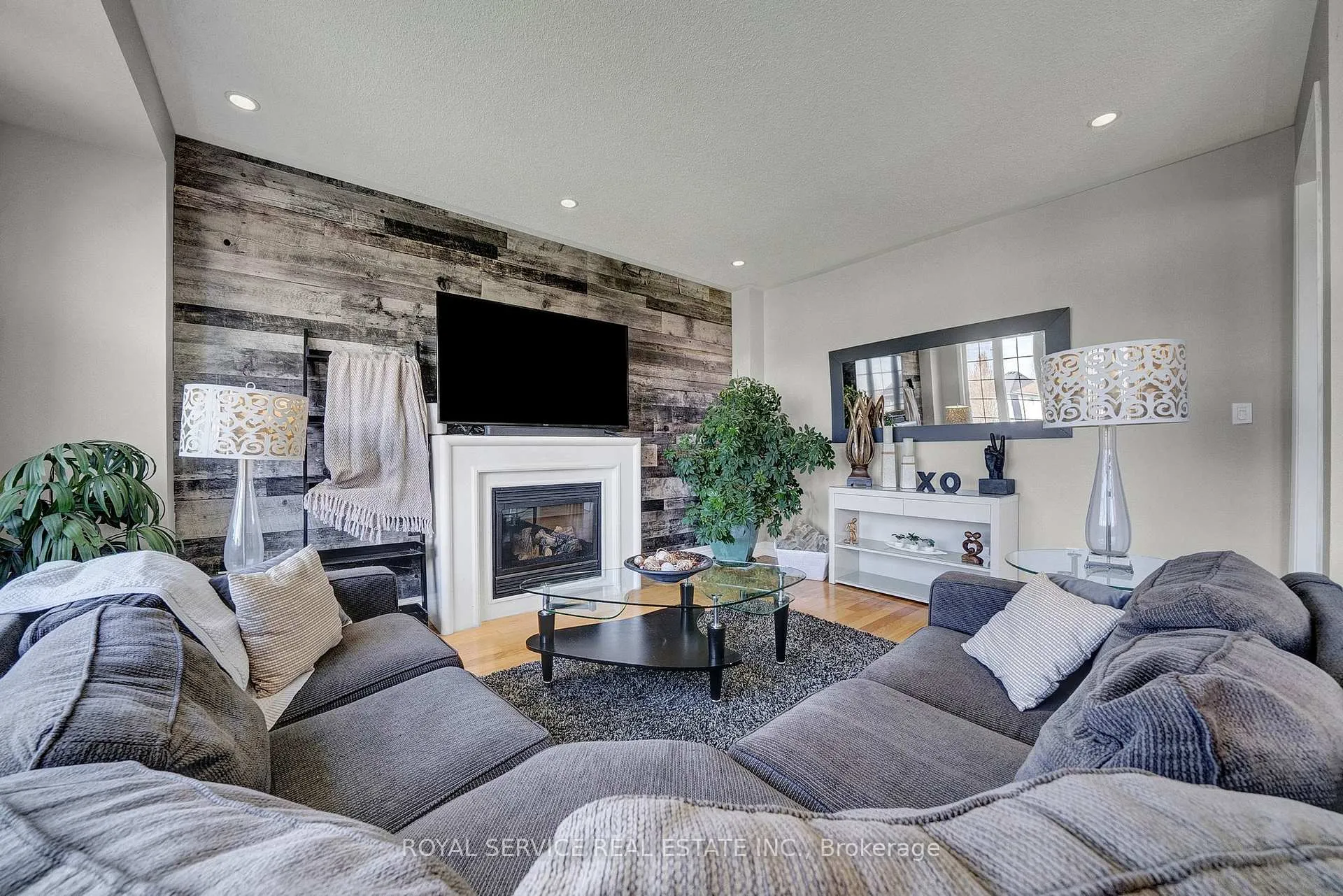 Photo 9 of 35 Alldread Crescent, Clarington, Newcastle — HOMEH
