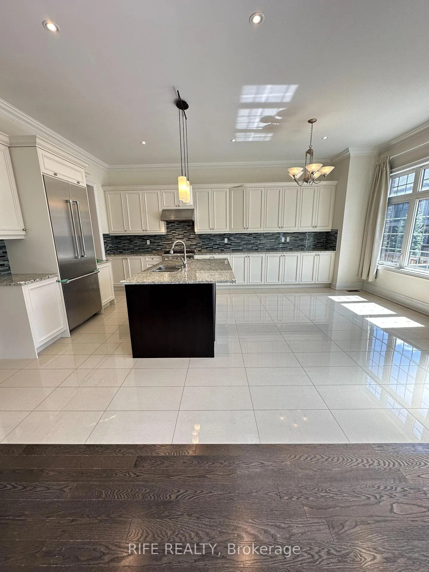 Photo 2 of 11 Yates Avenue, Vaughan, Patterson — HOMEH