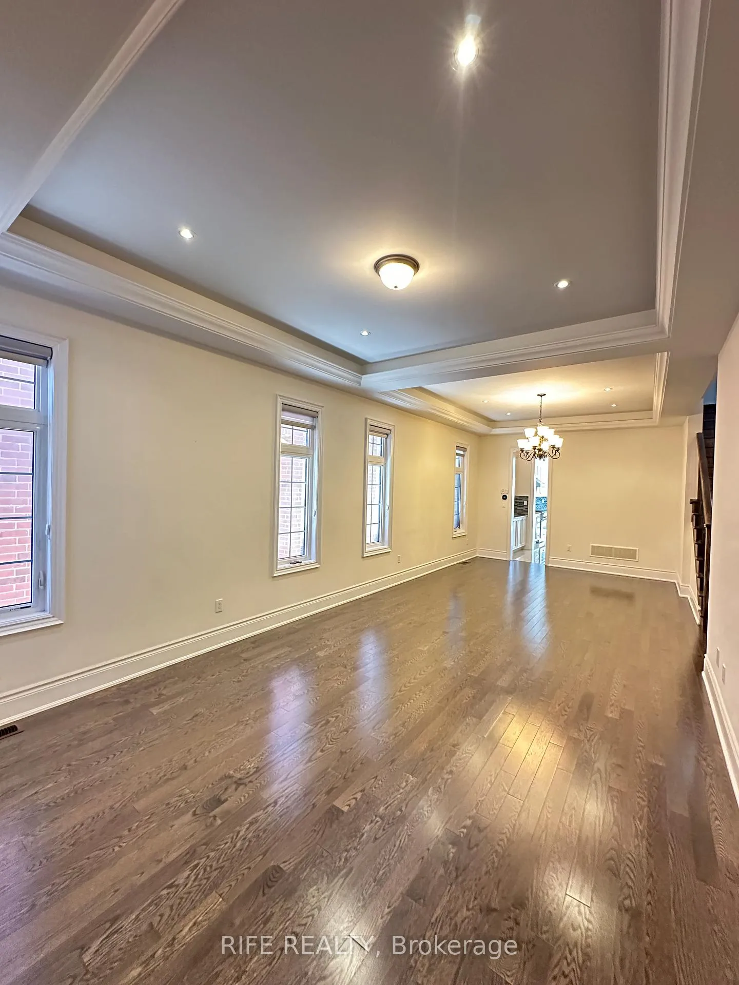 Photo 4 of 11 Yates Avenue, Vaughan, Patterson — HOMEH