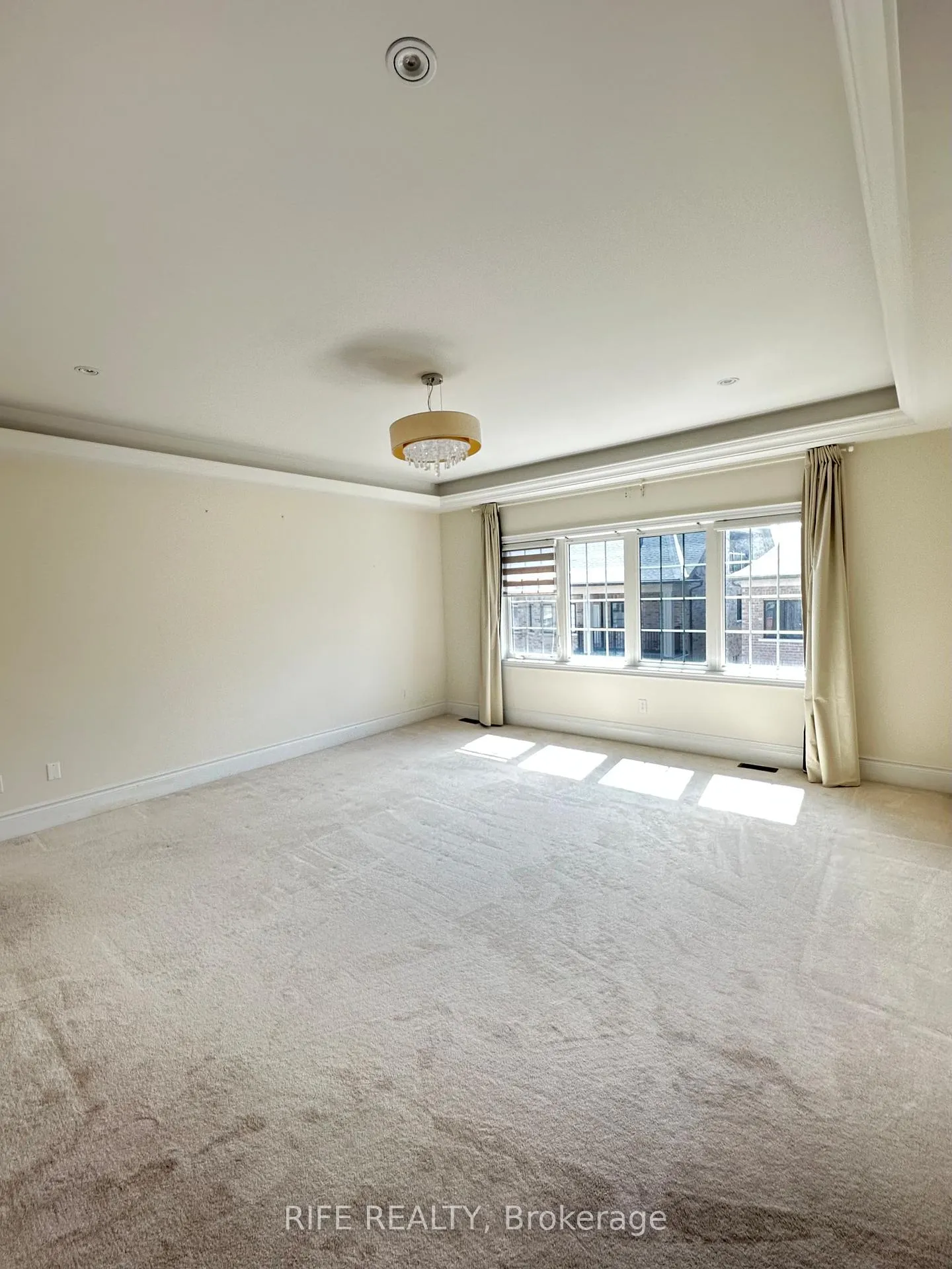 Photo 9 of 11 Yates Avenue, Vaughan, Patterson — HOMEH