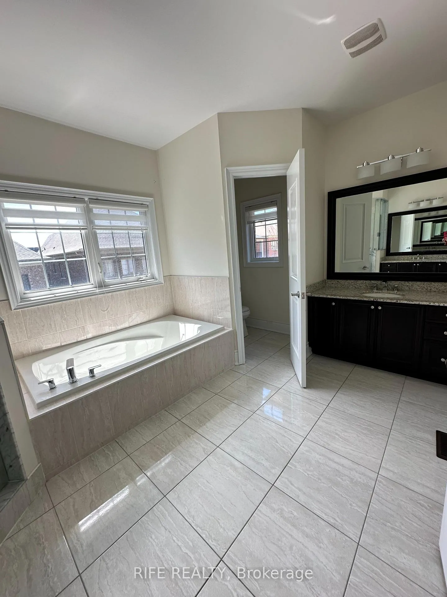 Photo 11 of 11 Yates Avenue, Vaughan, Patterson — HOMEH