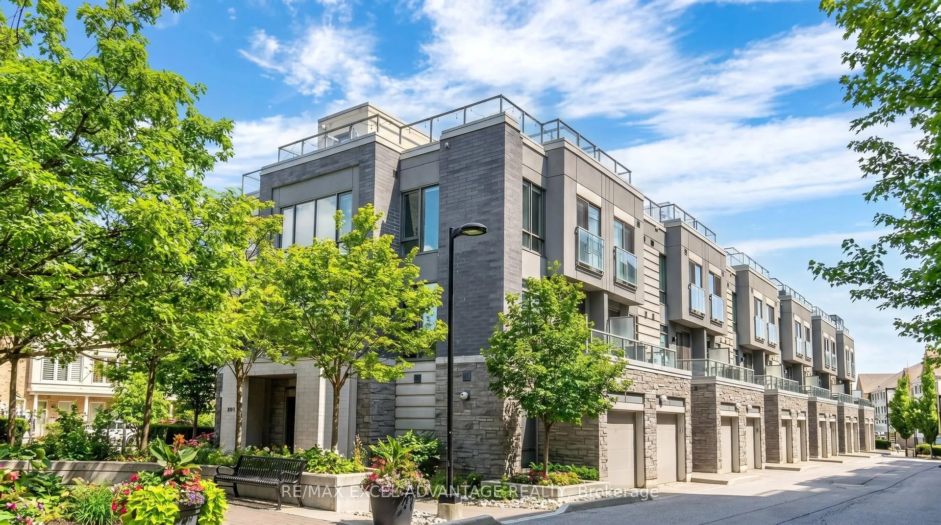 Photo 2 of 301 South Park Road, Markham, Commerce Valley — HOMEH