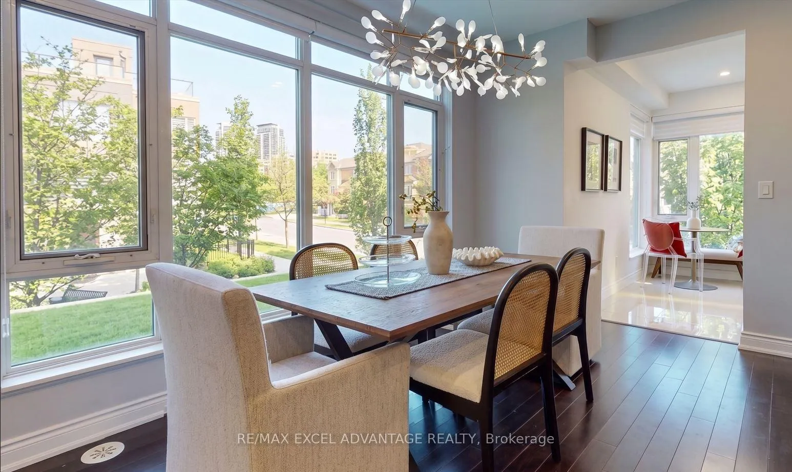 Photo 3 of 301 South Park Road, Markham, Commerce Valley — HOMEH
