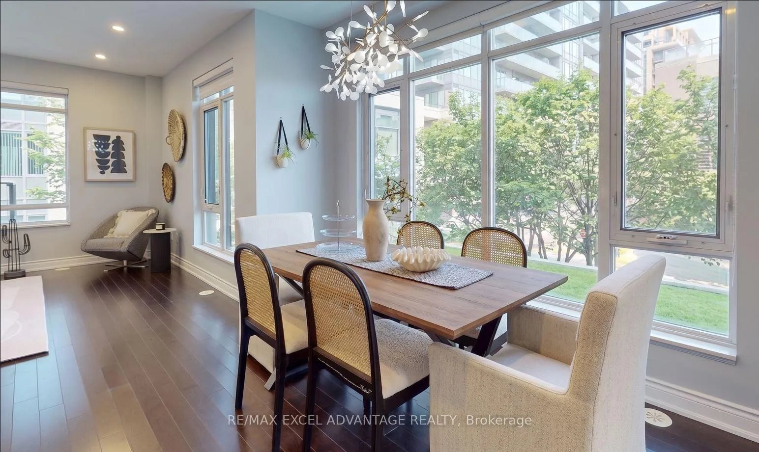 Photo 4 of 301 South Park Road, Markham, Commerce Valley — HOMEH