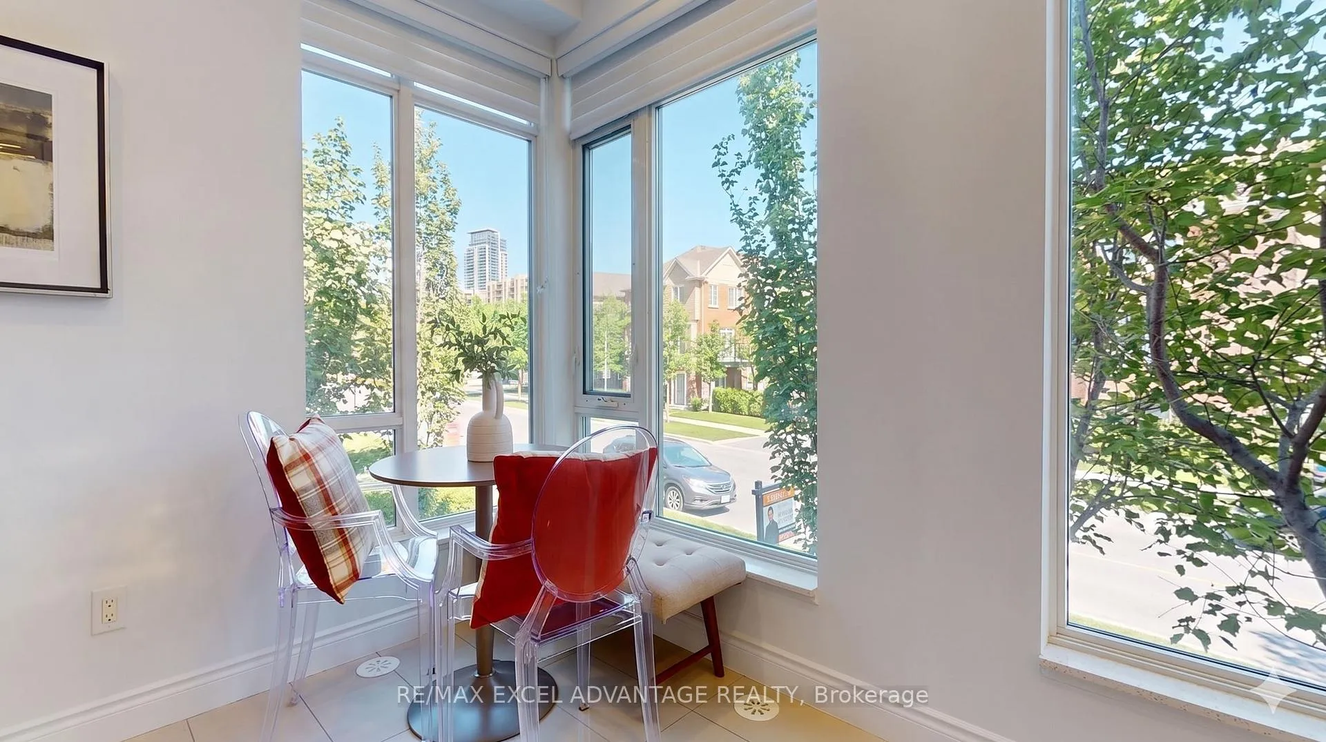 Photo 9 of 301 South Park Road, Markham, Commerce Valley — HOMEH