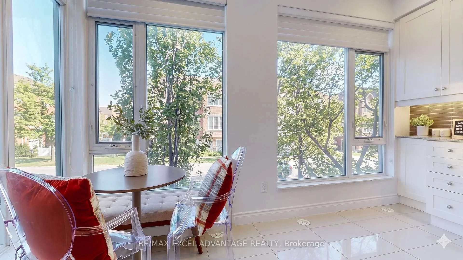 Photo 10 of 301 South Park Road, Markham, Commerce Valley — HOMEH