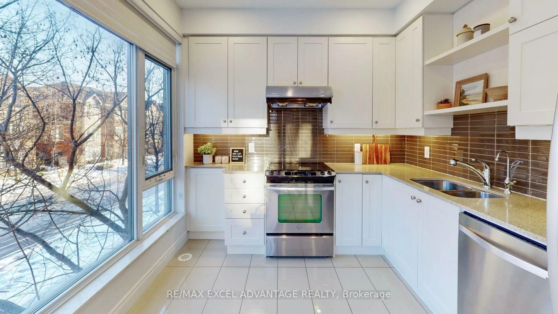 Photo 11 of 301 South Park Road, Markham, Commerce Valley — HOMEH