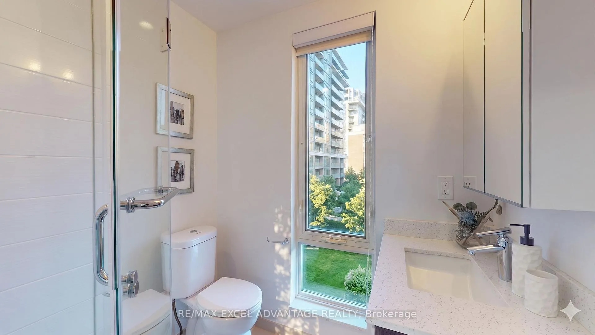 Photo 17 of 301 South Park Road, Markham, Commerce Valley — HOMEH