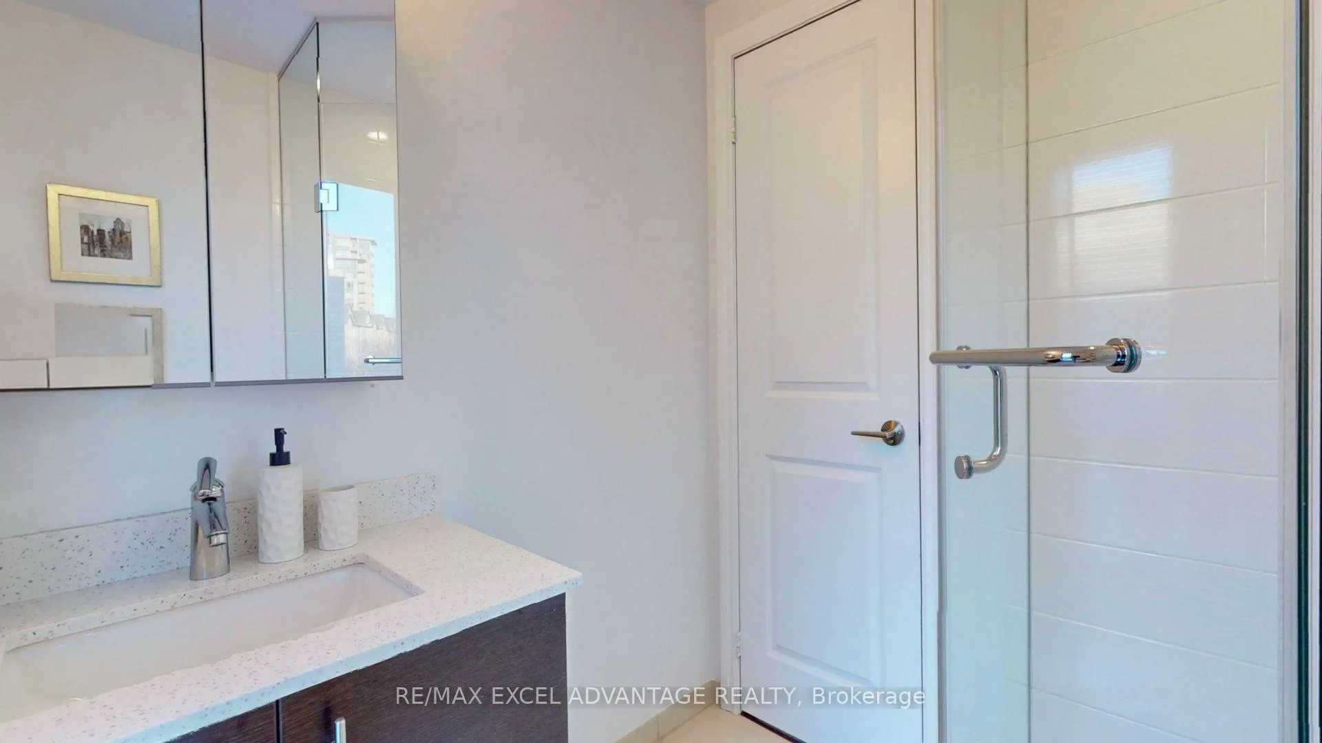 Photo 18 of 301 South Park Road, Markham, Commerce Valley — HOMEH