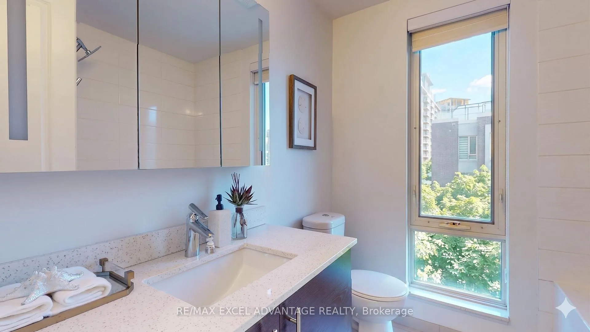 Photo 23 of 301 South Park Road, Markham, Commerce Valley — HOMEH
