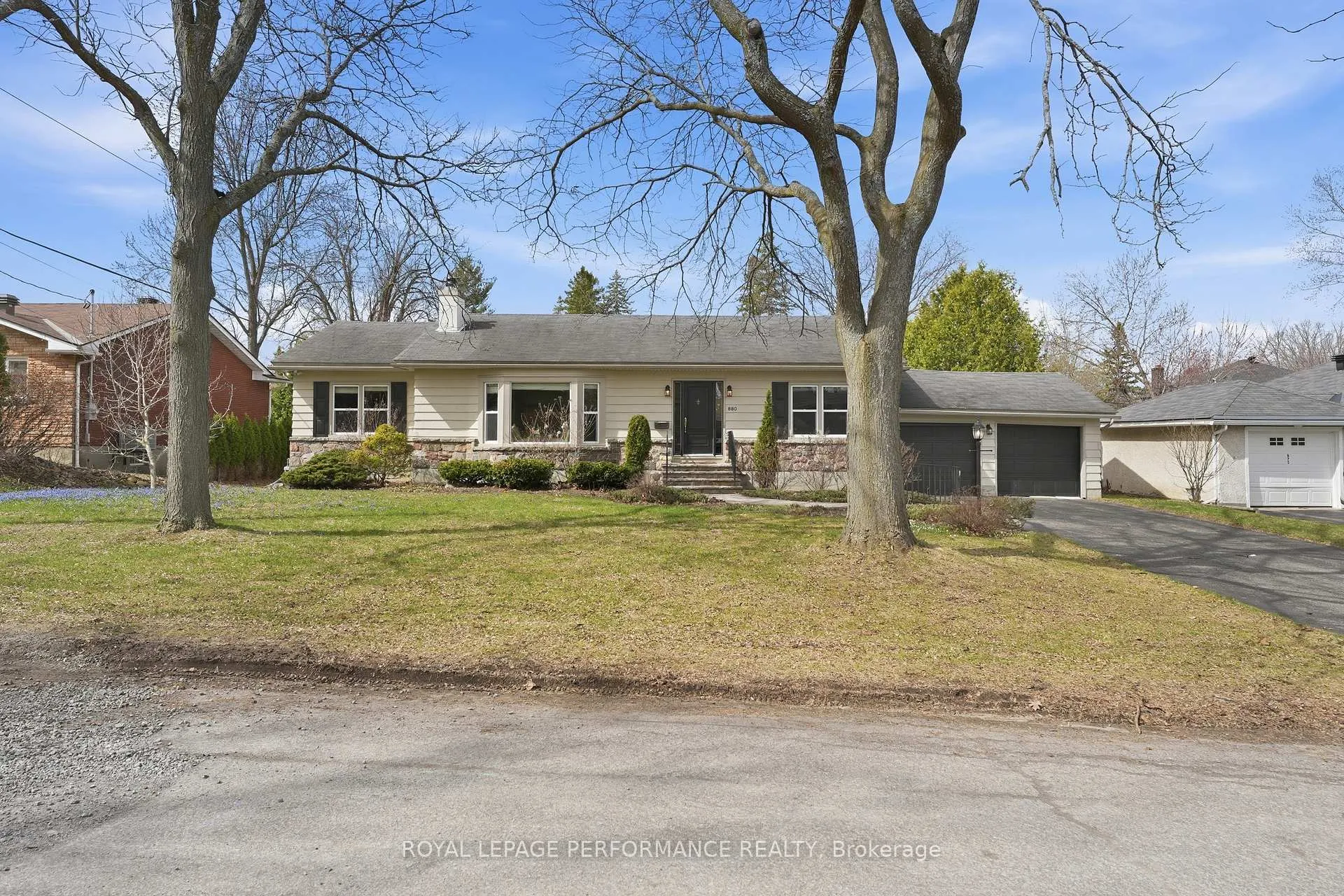 Photo 2 of 880 Melwood Avenue, Ottawa, McKellar Heights/Glabar Park — HOMEH