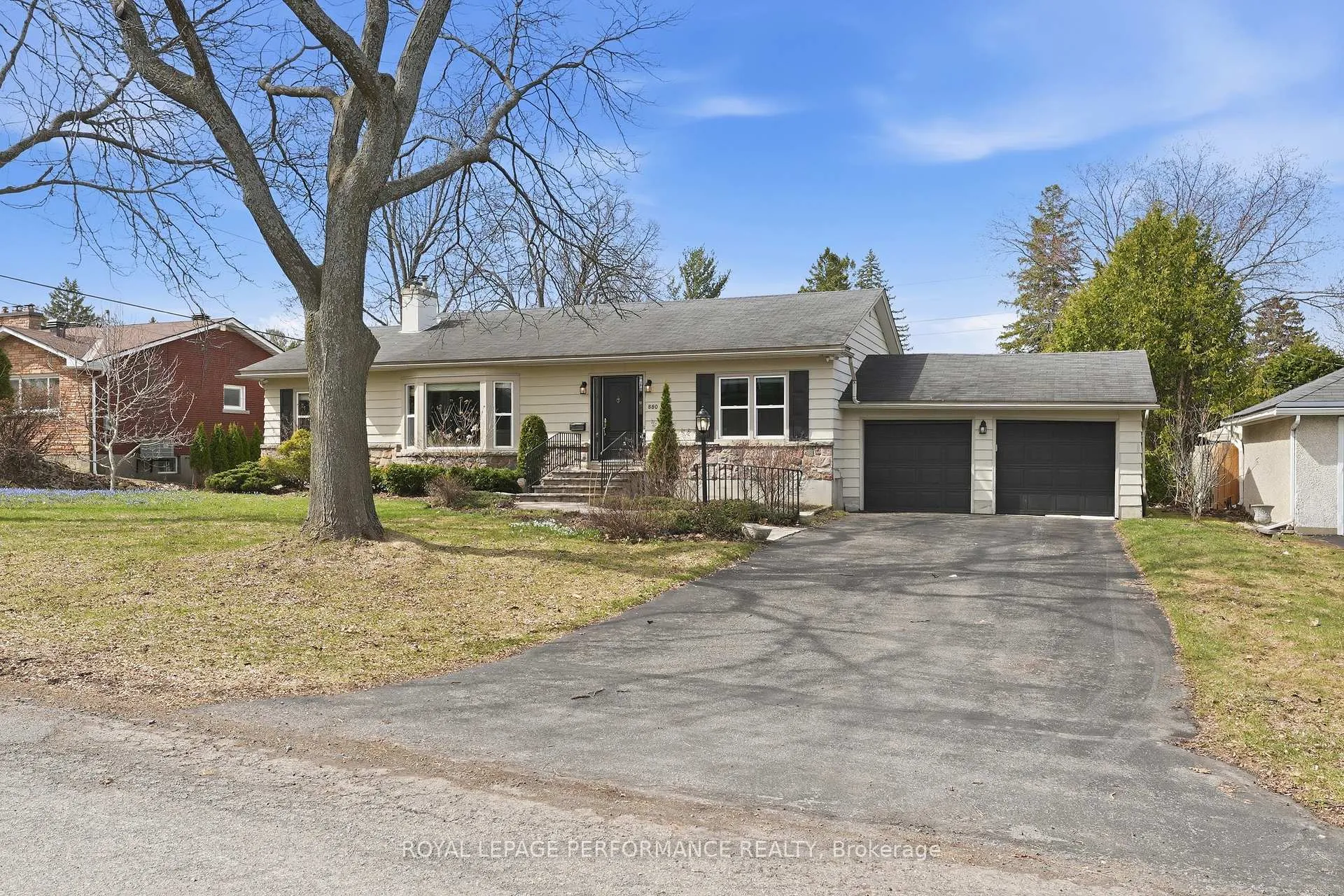 Photo 3 of 880 Melwood Avenue, Ottawa, McKellar Heights/Glabar Park — HOMEH