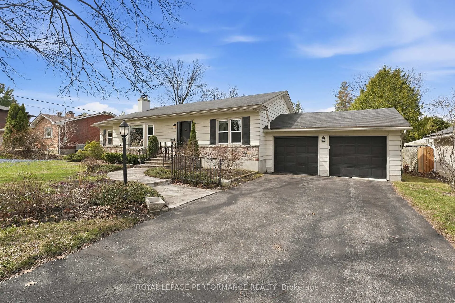 Photo 4 of 880 Melwood Avenue, Ottawa, McKellar Heights/Glabar Park — HOMEH