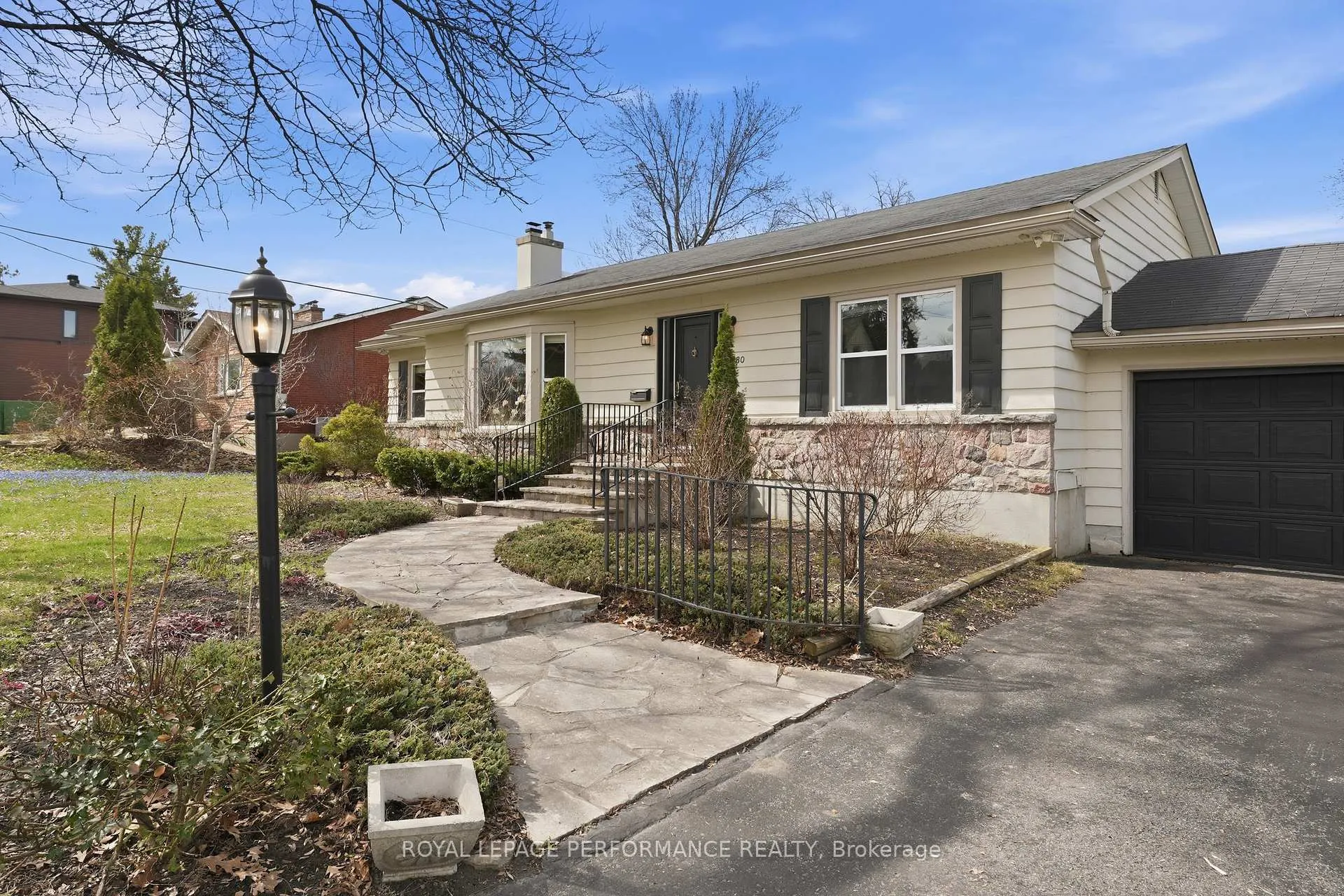 Photo 5 of 880 Melwood Avenue, Ottawa, McKellar Heights/Glabar Park — HOMEH