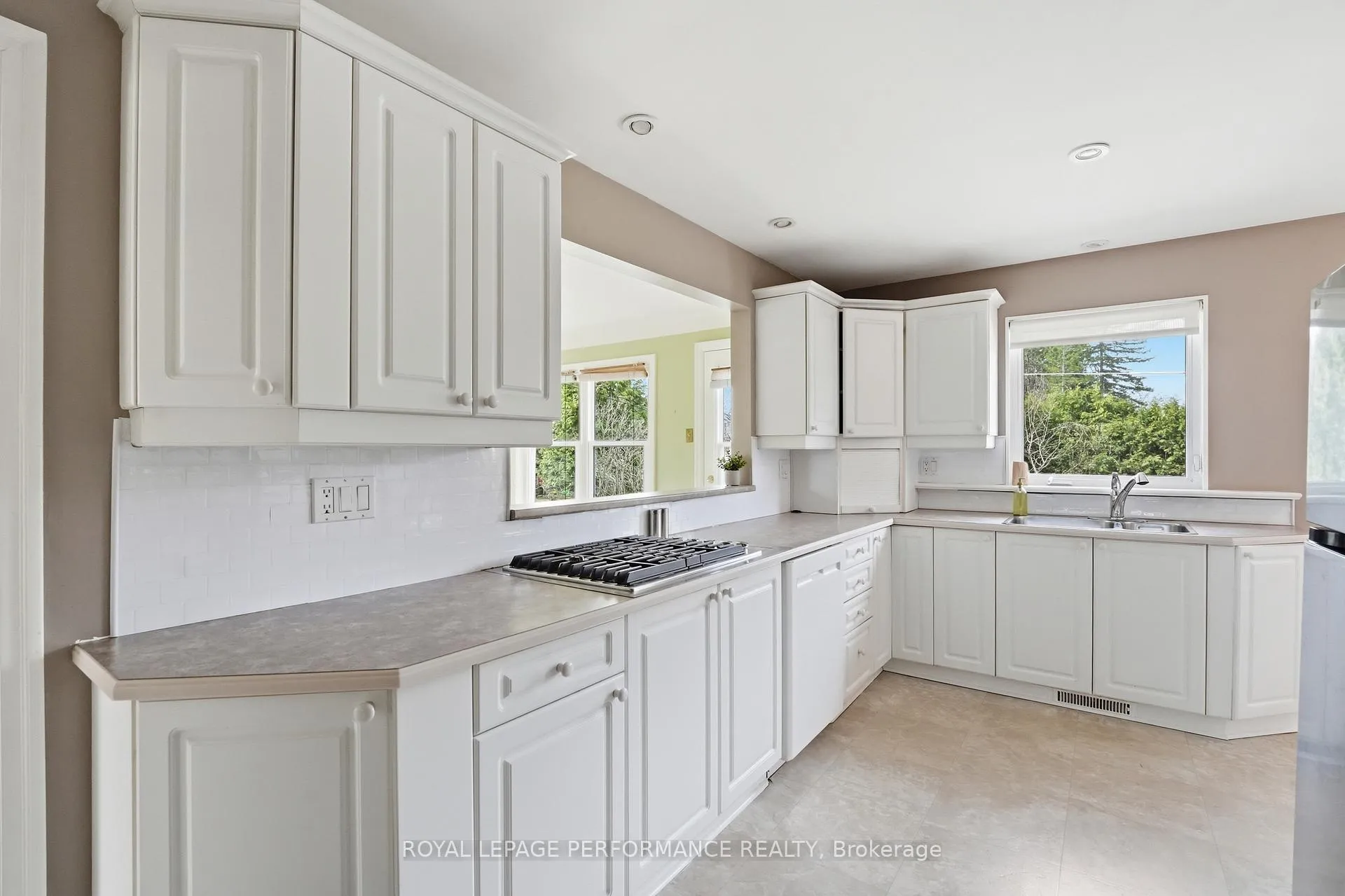 Photo 18 of 880 Melwood Avenue, Ottawa, McKellar Heights/Glabar Park — HOMEH