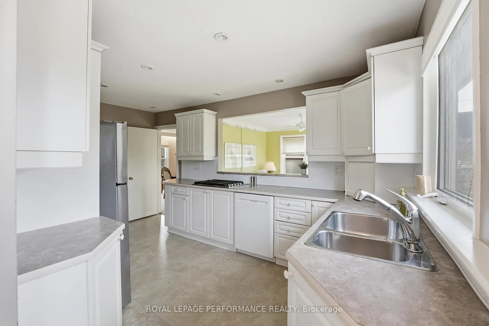 Photo 20 of 880 Melwood Avenue, Ottawa, McKellar Heights/Glabar Park — HOMEH