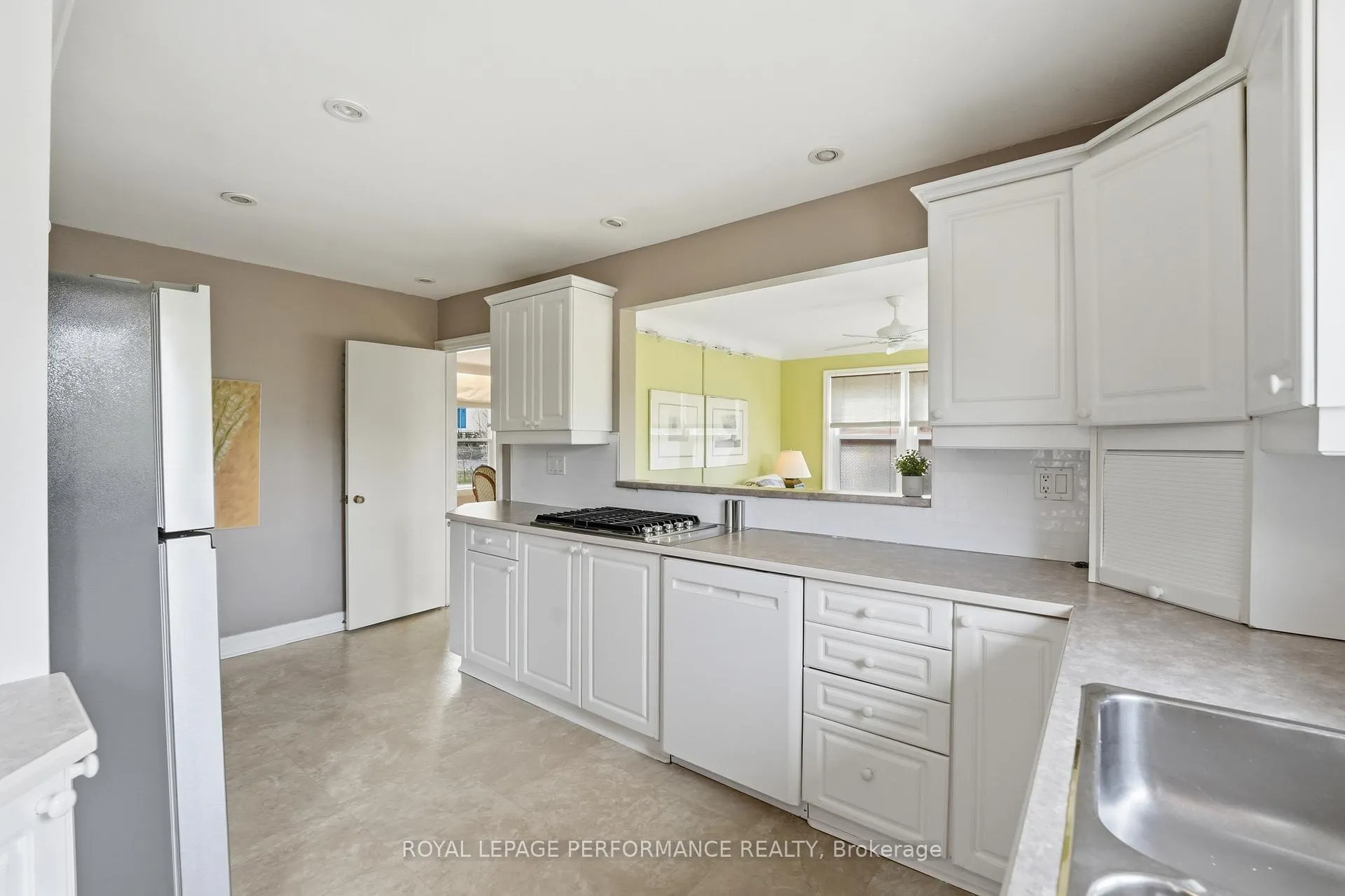 Photo 21 of 880 Melwood Avenue, Ottawa, McKellar Heights/Glabar Park — HOMEH