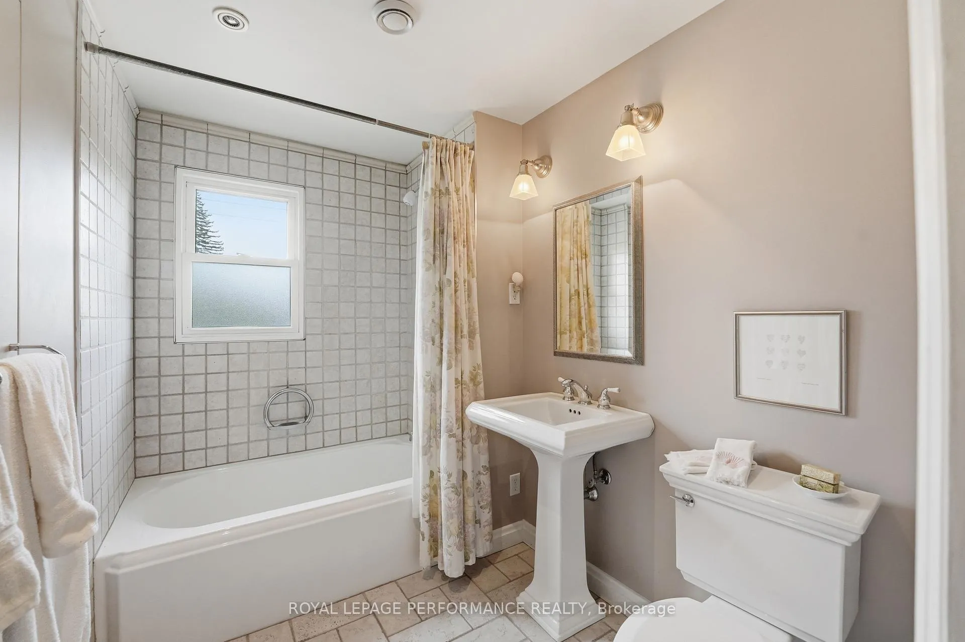 Photo 33 of 880 Melwood Avenue, Ottawa, McKellar Heights/Glabar Park — HOMEH