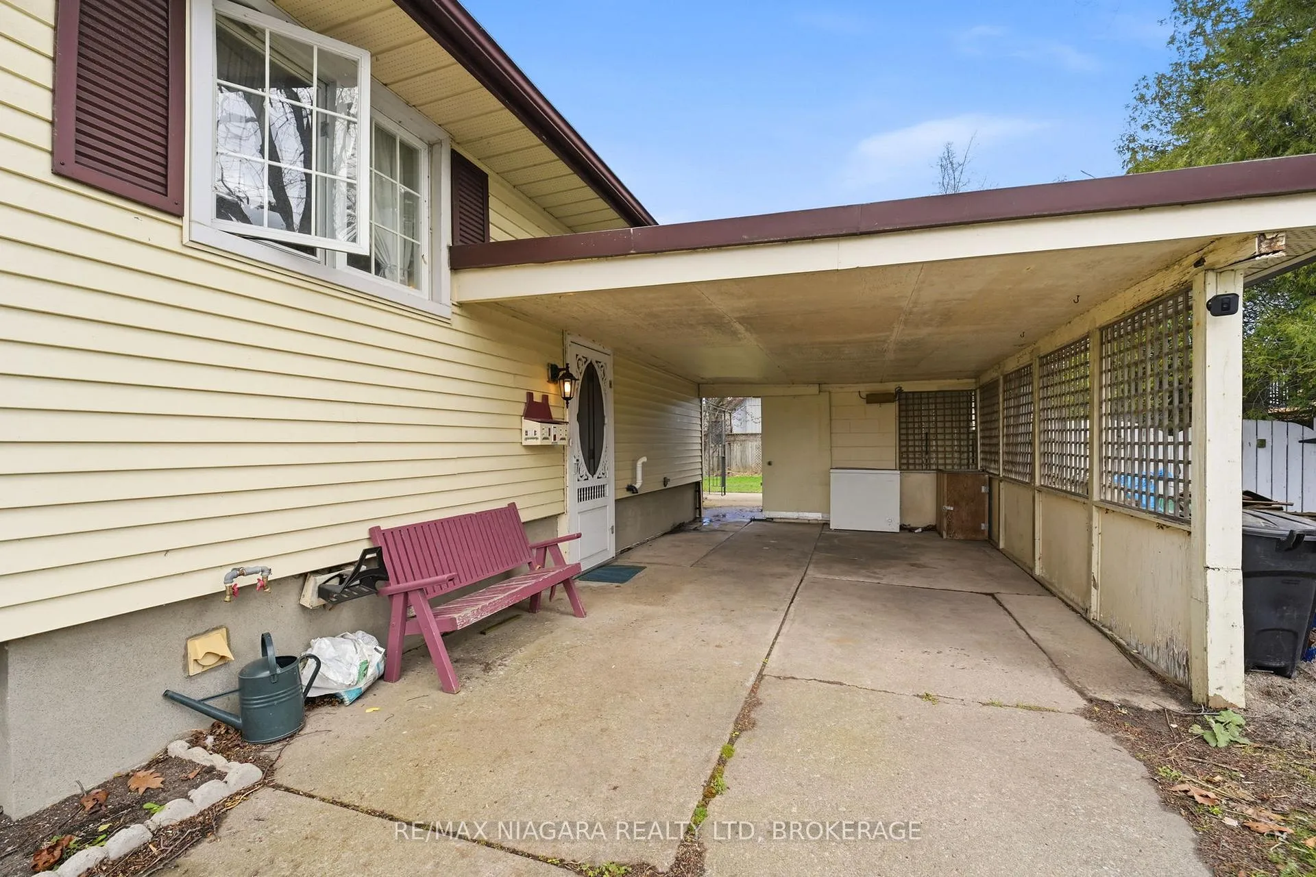 Photo 3 of 277 Lakeshore Road, St. Catharines, Lakeshore — HOMEH
