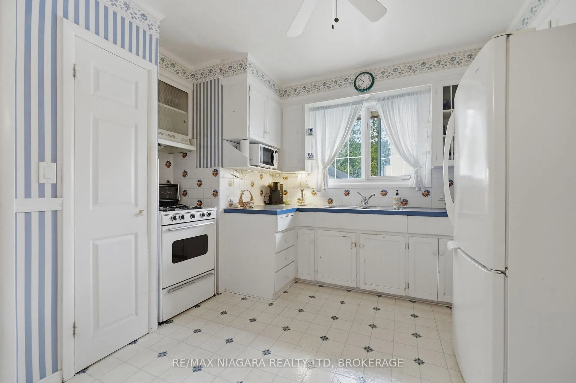 Photo 4 of 277 Lakeshore Road, St. Catharines, Lakeshore — HOMEH