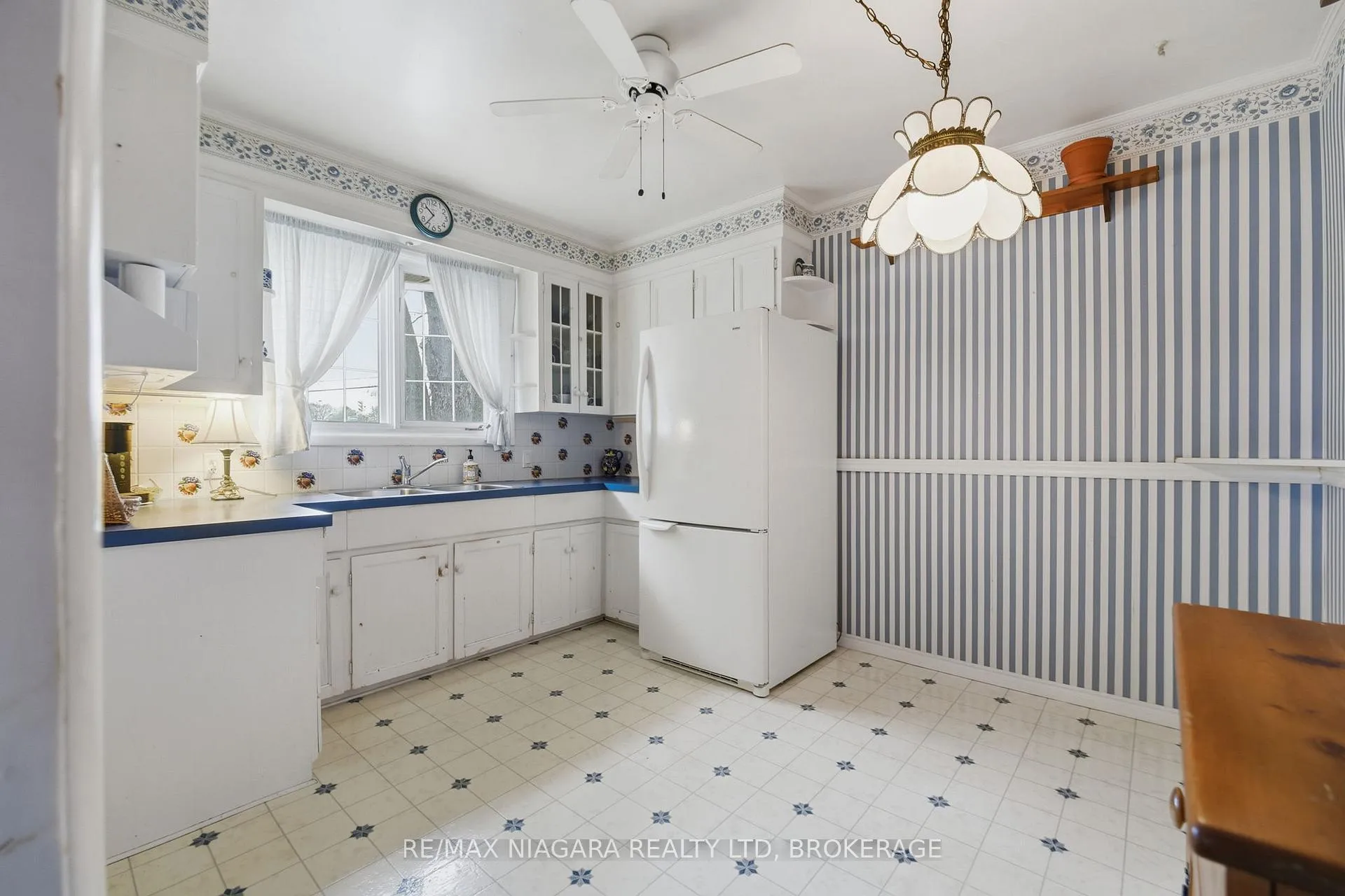Photo 5 of 277 Lakeshore Road, St. Catharines, Lakeshore — HOMEH