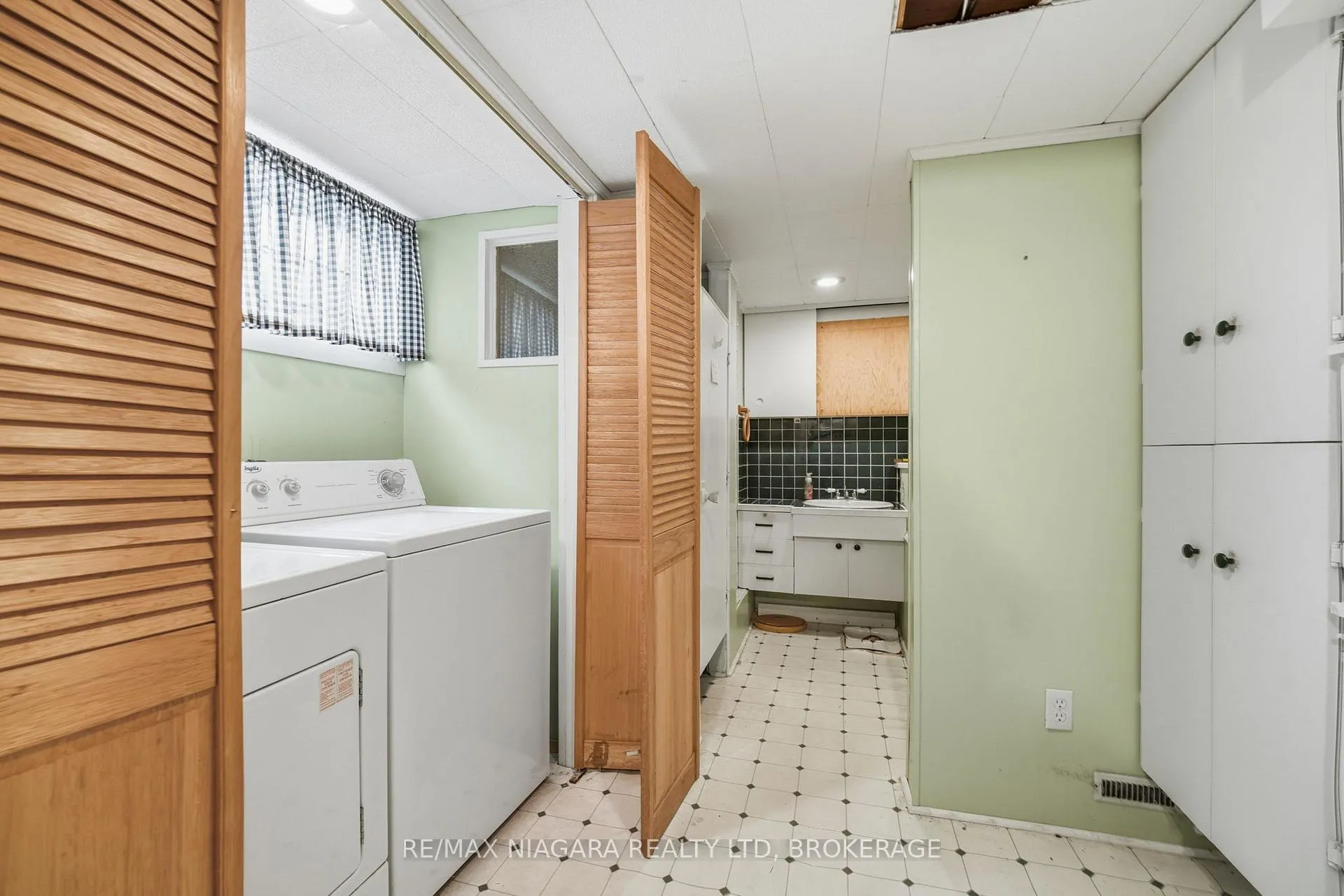 Photo 23 of 277 Lakeshore Road, St. Catharines, Lakeshore — HOMEH