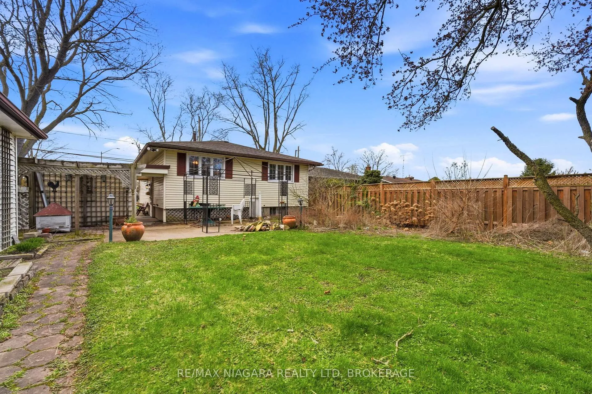 Photo 24 of 277 Lakeshore Road, St. Catharines, Lakeshore — HOMEH