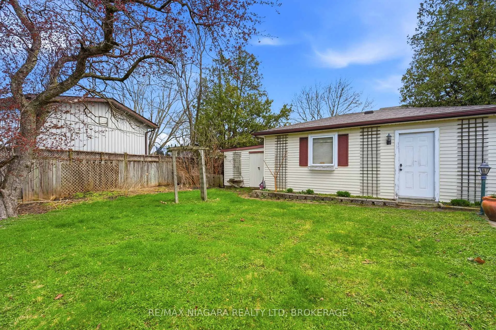 Photo 26 of 277 Lakeshore Road, St. Catharines, Lakeshore — HOMEH