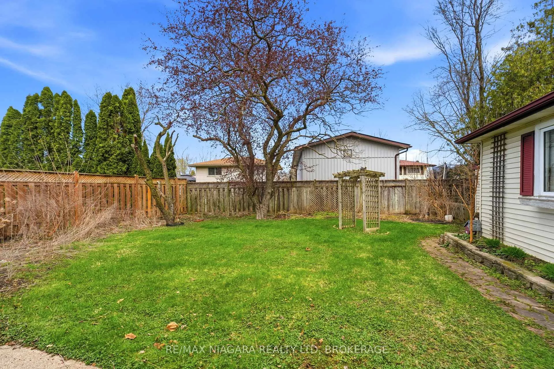 Photo 28 of 277 Lakeshore Road, St. Catharines, Lakeshore — HOMEH