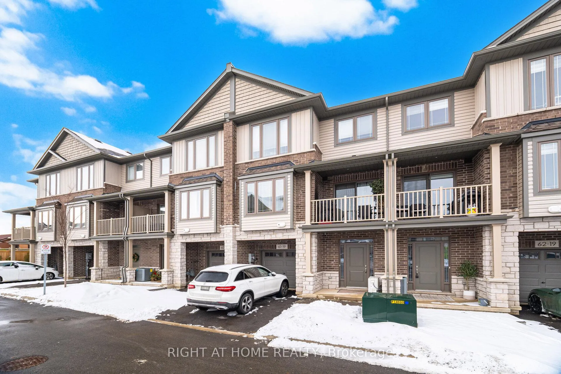 Photo 3 of Unit 61, 19 Picardy Drive, Hamilton, Stoney Creek Mountain — HOMEH