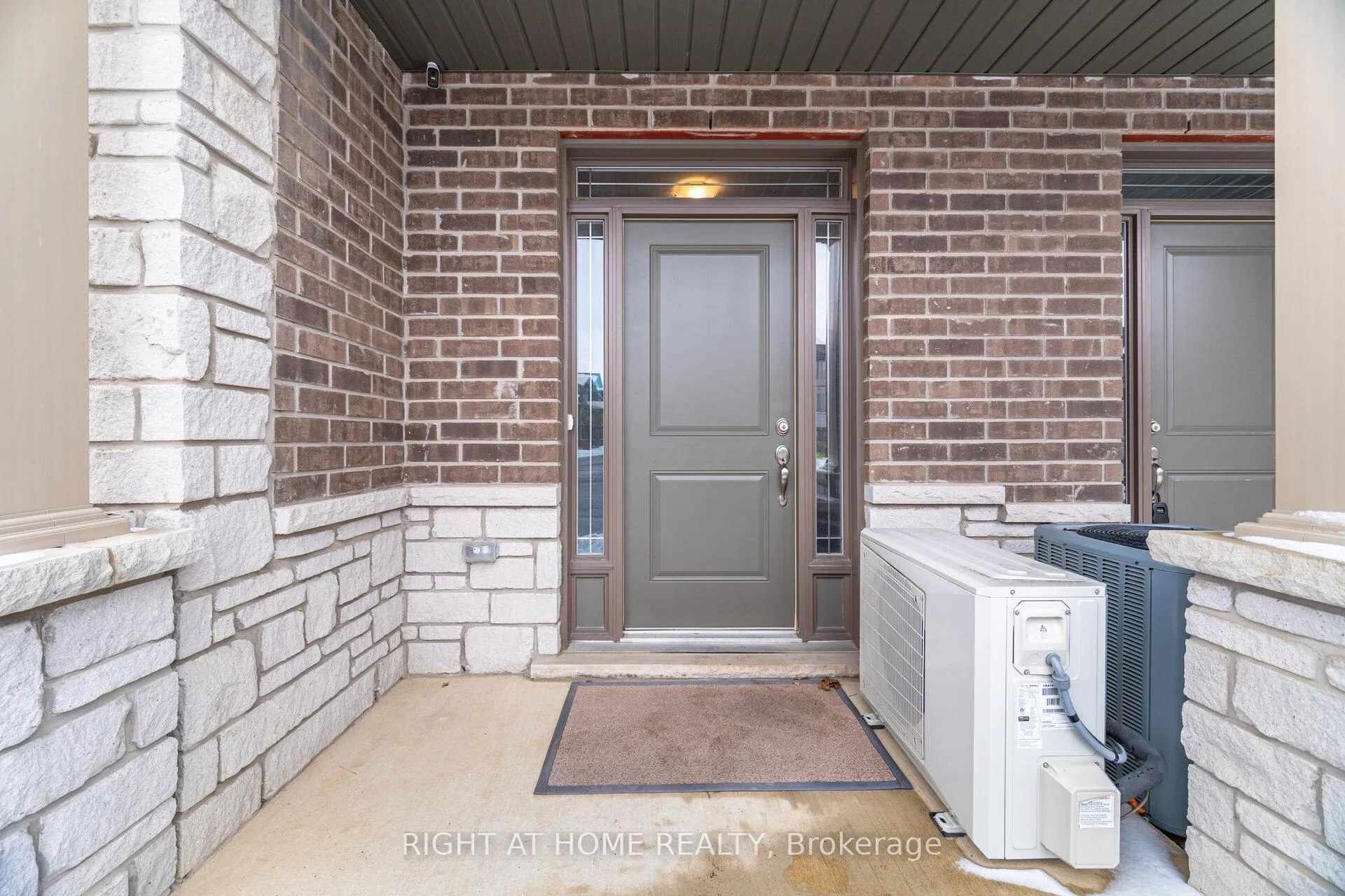 Photo 4 of Unit 61, 19 Picardy Drive, Hamilton, Stoney Creek Mountain — HOMEH