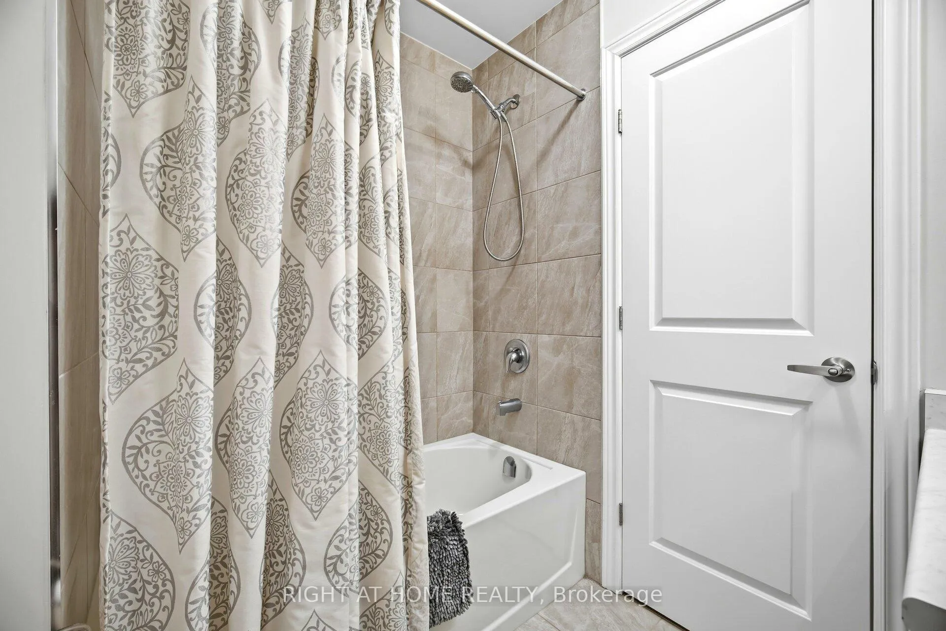 Photo 33 of Unit 61, 19 Picardy Drive, Hamilton, Stoney Creek Mountain — HOMEH