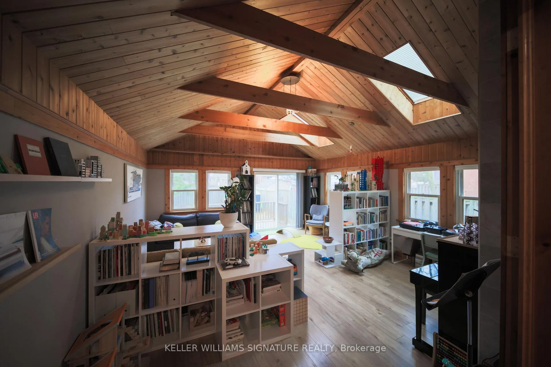 Photo 1 of 209 Balmoral Avenue S, Hamilton, Delta — HOMEH
