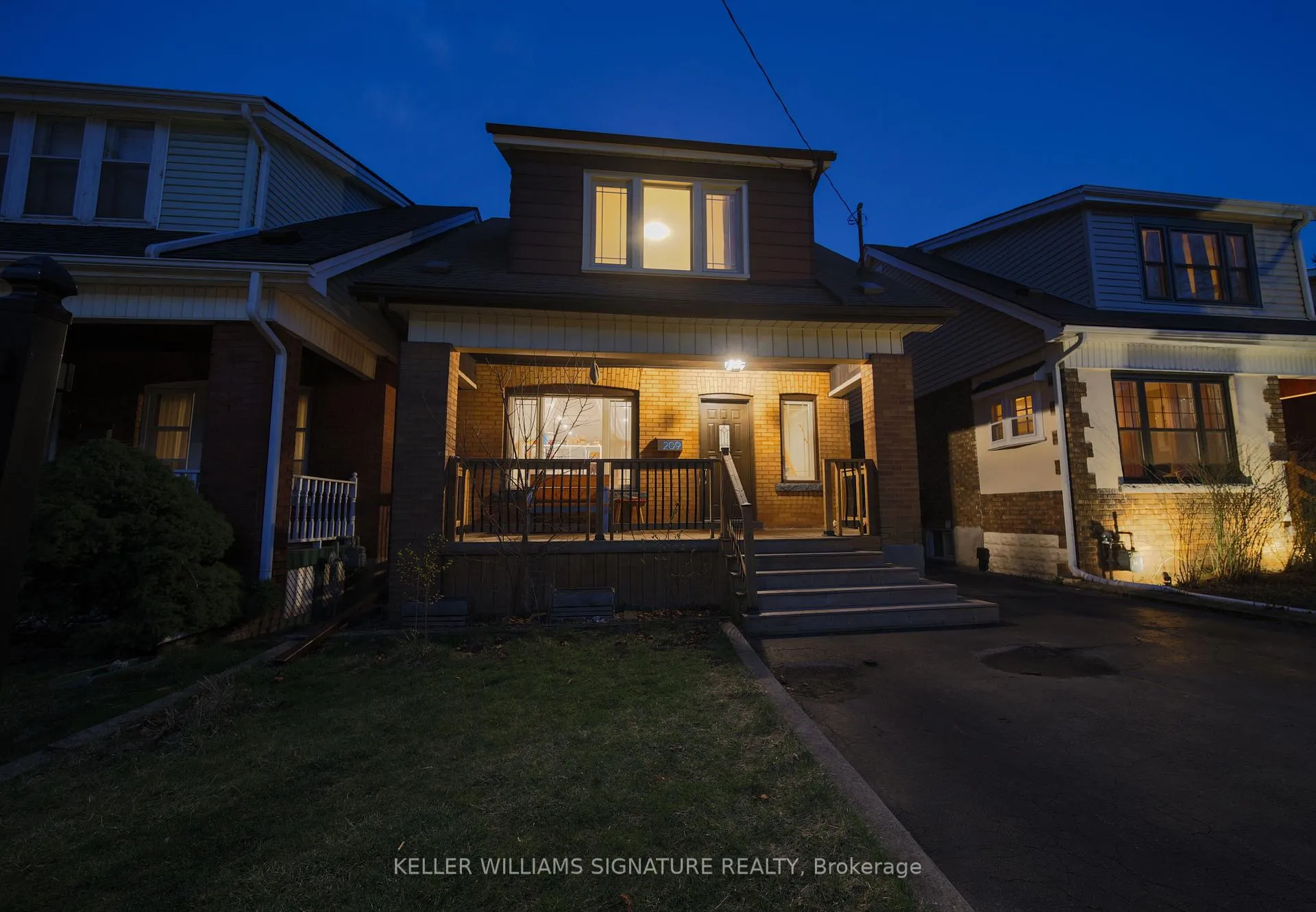 Photo 3 of 209 Balmoral Avenue S, Hamilton, Delta — HOMEH